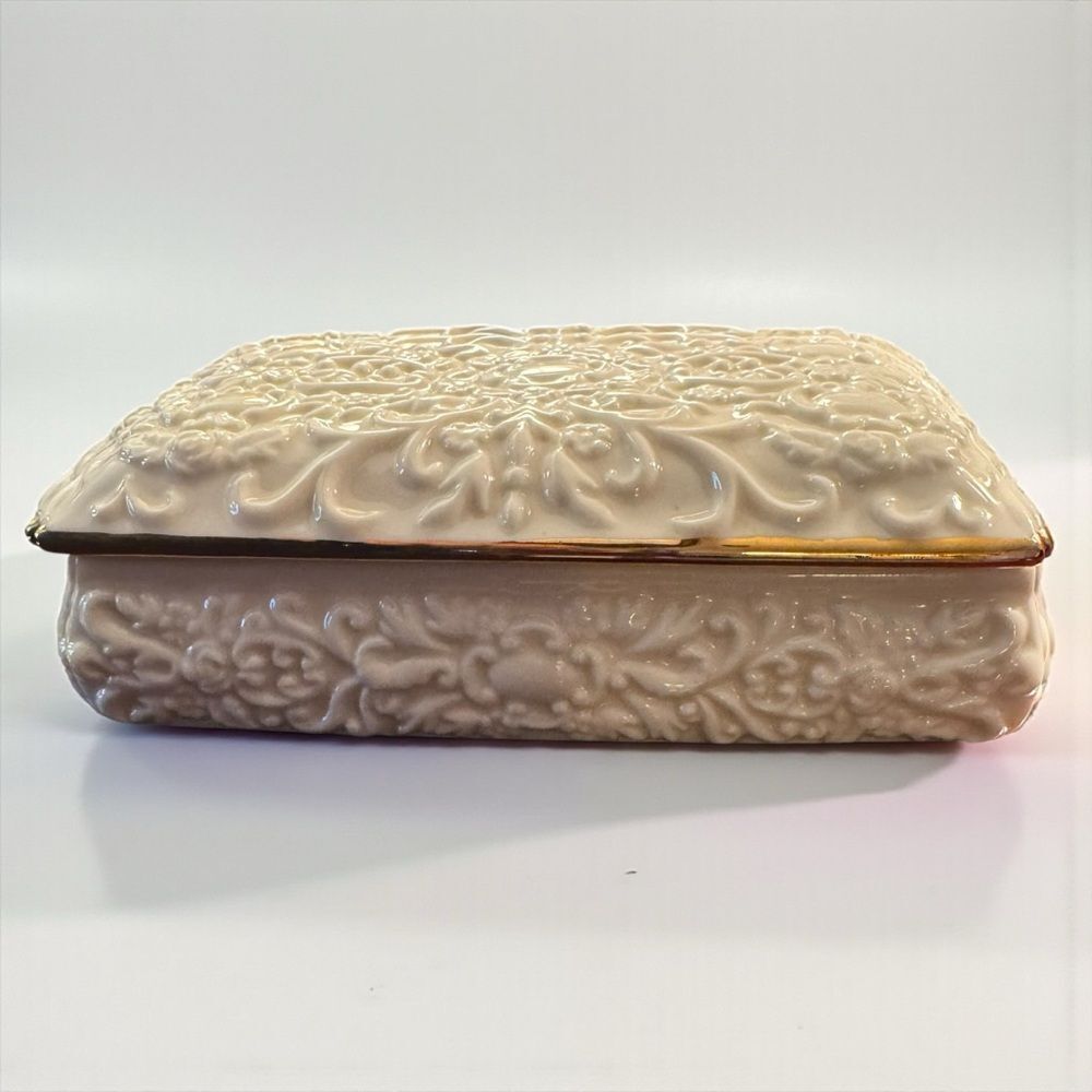 Vintage Centurion Collection Ivory Cream Porcelain Trinket Jewelry Box - Picture 4 of 10